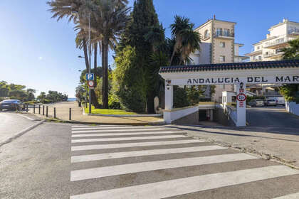 Apartment for sale in Puerto Banús, Málaga. 